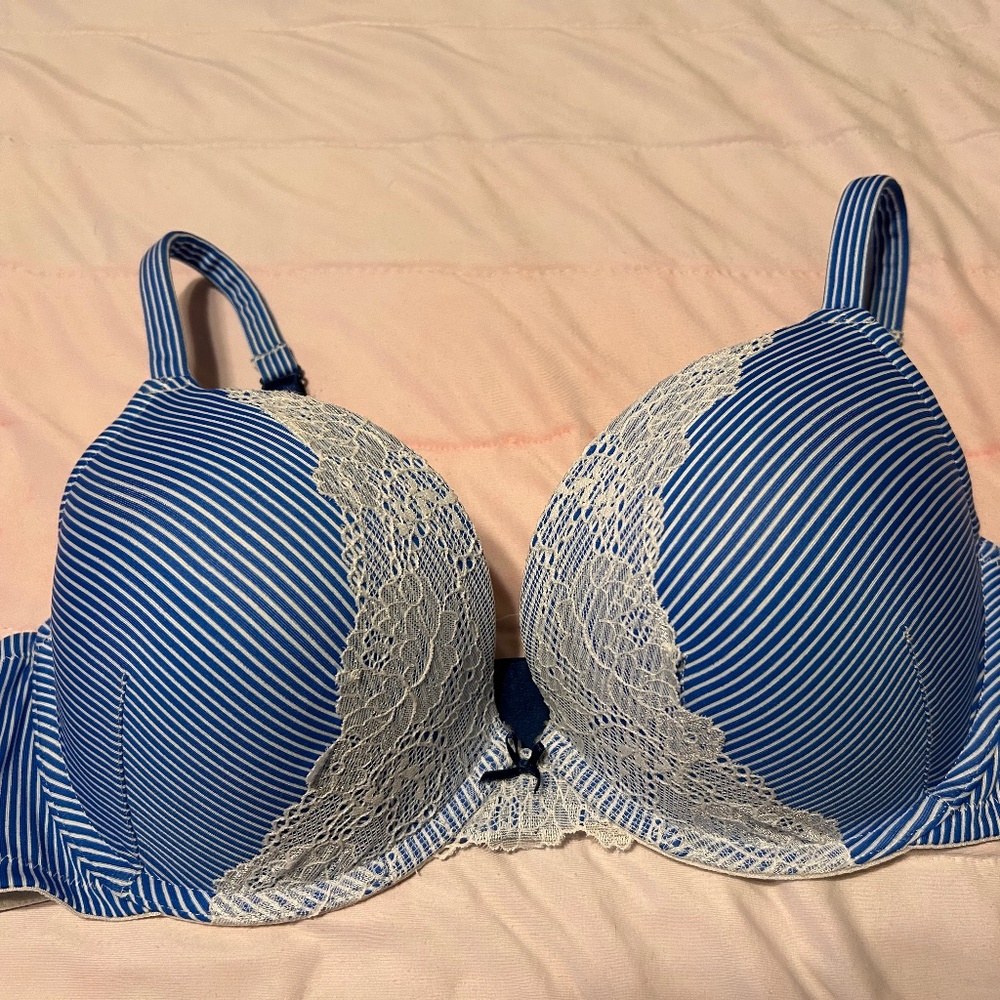 Cacique Blue and White Stripe with White Lace 42C Underwire Bra